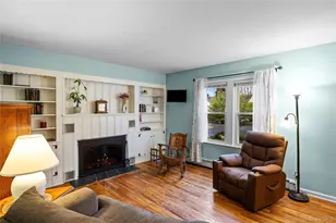 7 W Elm St, Islip, NY 11751 - Photo 8
