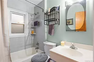 7 W Elm St, Islip, NY 11751 - Photo 22