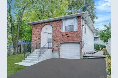 16 Birch Drive, Ronkonkoma, NY 11779 - Photo 2