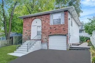16 Birch Dr, Ronkonkoma, NY 11779 - Photo 2