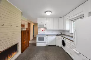 45 Bobwhite Ln, Hicksville, NY 11801 - Photo 6