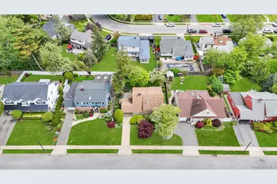 45 Bobwhite Lane, Hicksville, NY 11801 - Photo 2