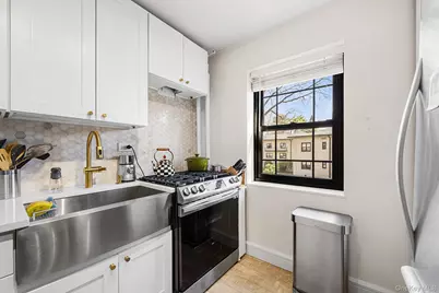 9 Manchester Road #2R, Eastchester, NY 10709 - Photo 6