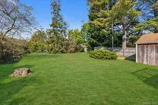 241 Phyllis Dr, Lindenhurst, NY 11757 - Photo 24