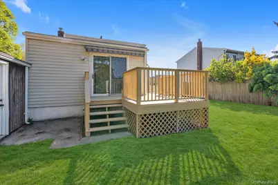 241 Phyllis Drive, Lindenhurst, NY 11757 - Photo 22
