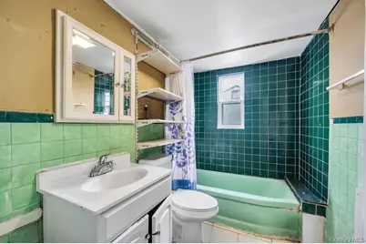 1050 Stewart Avenue, Bethpage, NY 11714 - Photo 24