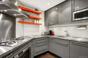 200 E 61st St, New York, NY 10065 - Photo 4