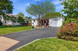 33 Fraternity Ln, Stony Brook, NY 11790 - Photo 2