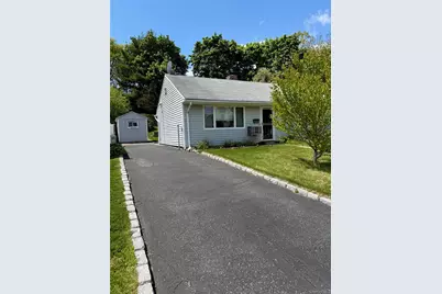 16 Greenway Circle, Syosset, NY 11791 - Photo 2