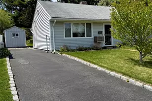 16 Greenway Circle, Syosset, NY 11791 - Photo 2