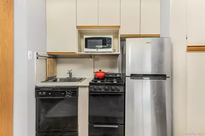 3935 Blackstone Avenue #4K, Bronx, NY 10471 - Photo 4