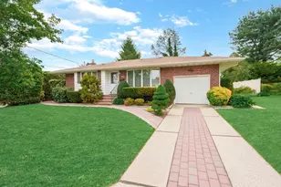 12 Joyce Ln, Commack, NY 11725 - Photo 2