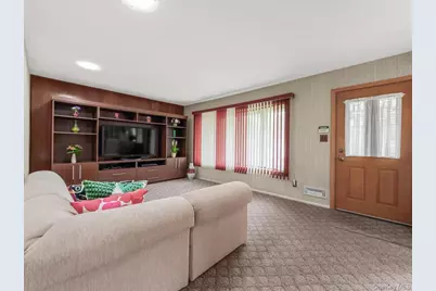 12 Joyce Lane, Commack, NY 11725 - Photo 10