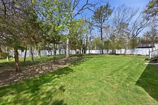 28 Gabon Ln, Coram, NY 11727 - Photo 34