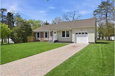 28 Gabon Lane, Coram, NY 11727 - Photo 2