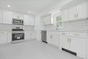 28 Gabon Ln, Coram, NY 11727 - Photo 14