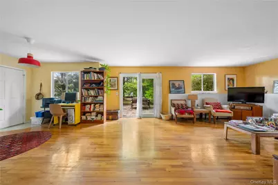 284 Schenck Avenue, Great Neck, NY 11021 - Photo 24