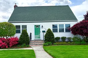 144 Cottage Blvd, Hicksville, NY 11801 - Photo 2