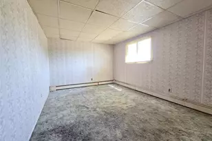 597 Woodland Dr, West Hempstead, NY 11550 - Photo 16