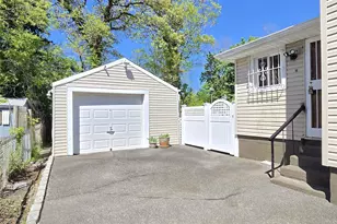 597 Woodland Dr, West Hempstead, NY 11550 - Photo 2