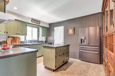 431 Cherry Avenue, West Sayville, NY 11796 - Photo 10