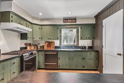 431 Cherry Avenue, West Sayville, NY 11796 - Photo 6