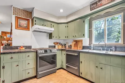 431 Cherry Avenue, West Sayville, NY 11796 - Photo 8