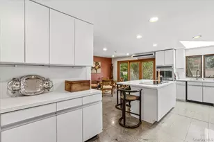 154-70 Powells Cove Blvd, Whitestone, NY 11357 - Photo 18