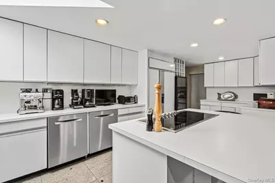 15470 Powells Cove Boulevard, Whitestone, NY 11357 - Photo 20