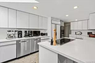 154-70 Powells Cove Blvd, Whitestone, NY 11357 - Photo 20