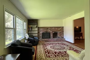 4 Cornwallis Rd, East Setauket, NY 11733 - Photo 2