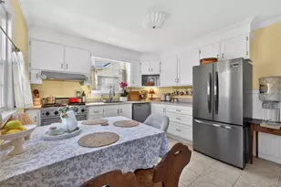27 Spruce St, Islip, NY 11751 - Photo 14