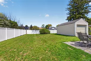 27 Spruce St, Islip, NY 11751 - Photo 32