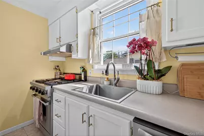 27 Spruce Street, Islip, NY 11751 - Photo 16