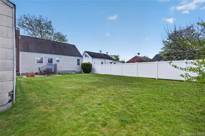 27 Spruce Street, Islip, NY 11751 - Photo 34