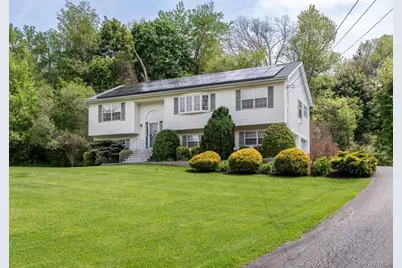17 Verplanck Avenue, Hopewell Junction, NY 12533 - Photo 2