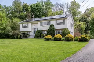 17 Verplanck Ave, Hopewell Junction, NY 12533 - Photo 2