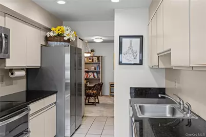 99 S Park Avenue #28, Rockville Centre, NY 11570 - Photo 4