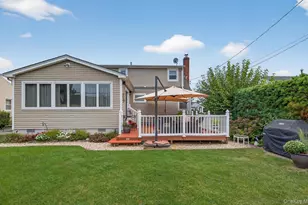 7 Greenbriar Ln, Hicksville, NY 11801 - Photo 34