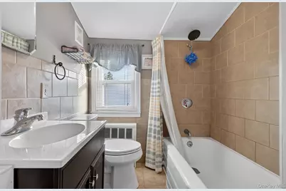 7 Greenbriar Lane, Hicksville, NY 11801 - Photo 32