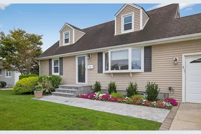 7 Greenbriar Lane, Hicksville, NY 11801 - Photo 2