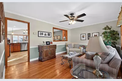 7 Greenbriar Lane, Hicksville, NY 11801 - Photo 6