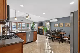7 Greenbriar Ln, Hicksville, NY 11801 - Photo 8