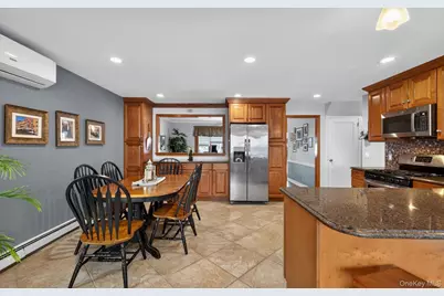 7 Greenbriar Lane, Hicksville, NY 11801 - Photo 14