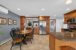 7 Greenbriar Ln, Hicksville, NY 11801 - Photo 14