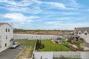 981 S 4th St, Lindenhurst, NY 11757 - Photo 32