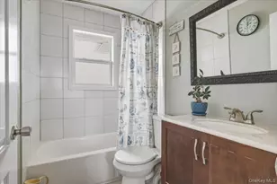 981 S 4th St, Lindenhurst, NY 11757 - Photo 30