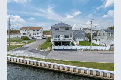 981 S 4th Street, Lindenhurst, NY 11757 - Photo 2
