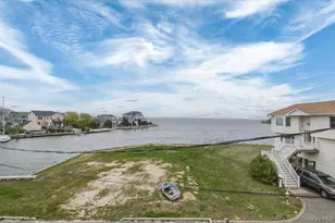 981 S 4th St, Lindenhurst, NY 11757 - Photo 26