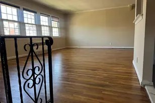 375 Cochran Pl, Valley Stream, NY 11581 - Photo 2